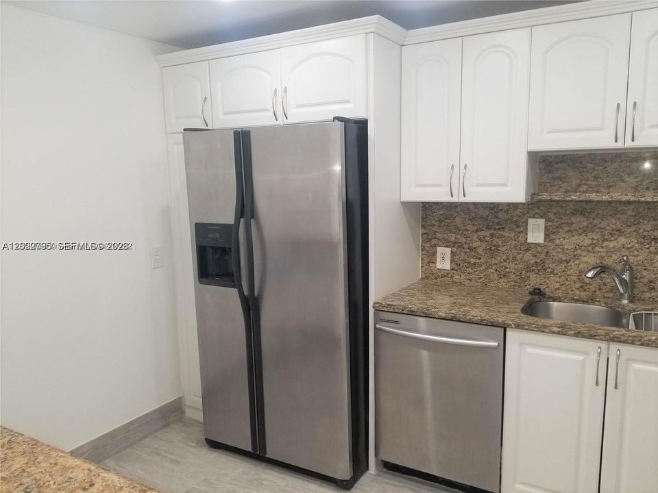 For Sale: $425,000 (2 beds, 2 baths, 1357 Square Feet)