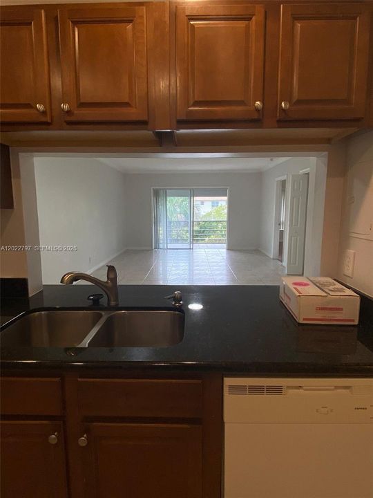 For Sale: $219,000 (2 beds, 2 baths, 1250 Square Feet)