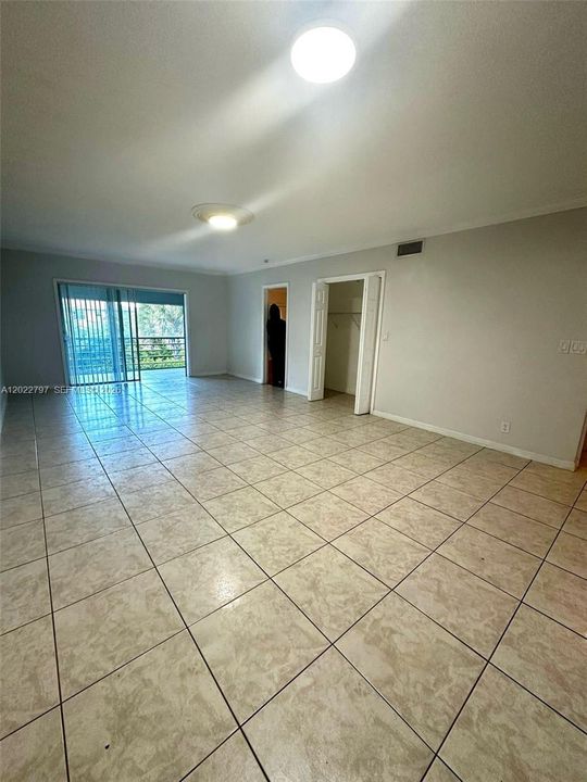 For Sale: $219,000 (2 beds, 2 baths, 1250 Square Feet)