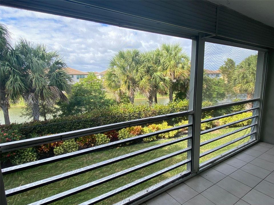 For Sale: $219,000 (2 beds, 2 baths, 1250 Square Feet)