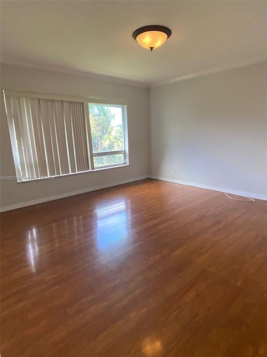 For Sale: $219,000 (2 beds, 2 baths, 1250 Square Feet)