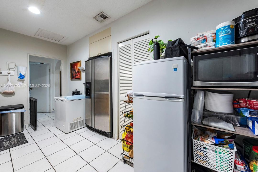 Active With Contract: $600,000 (0 beds, 0 baths, 1239 Square Feet)