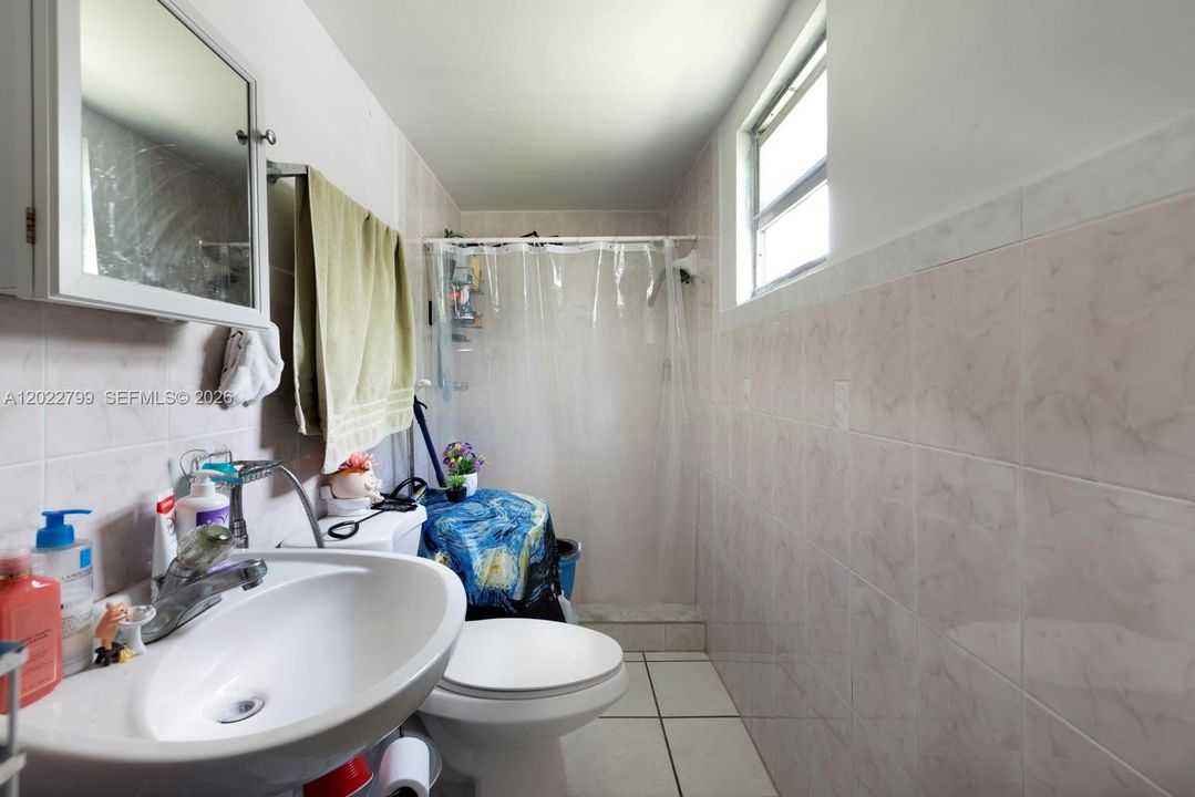 Active With Contract: $600,000 (0 beds, 0 baths, 1239 Square Feet)