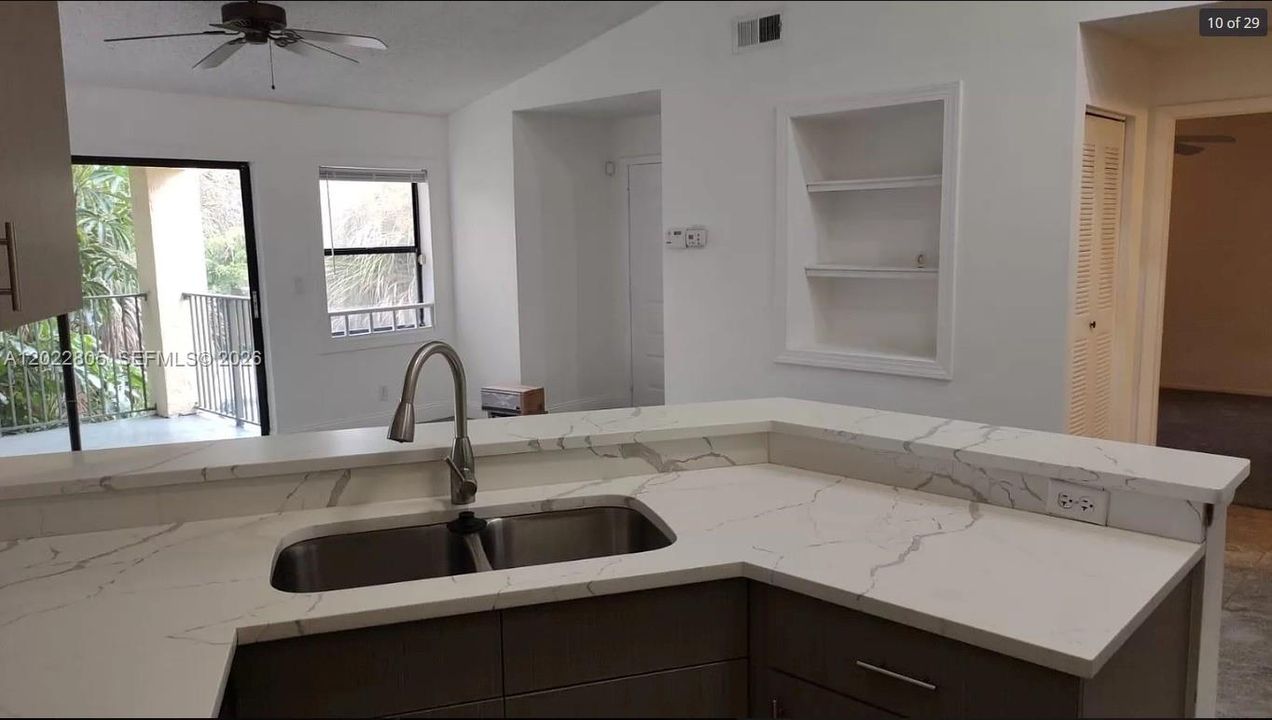 En Venta: $245,000 (2 camas, 2 baños, 1024 Pies cuadrados)