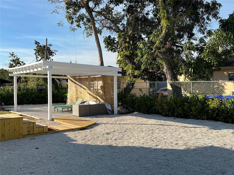 For Sale: $649,000 (4 beds, 2 baths, 1386 Square Feet)