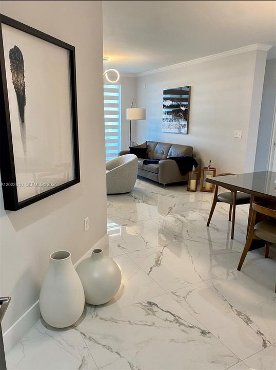 For Sale: $469,900 (2 beds, 2 baths, 1024 Square Feet)