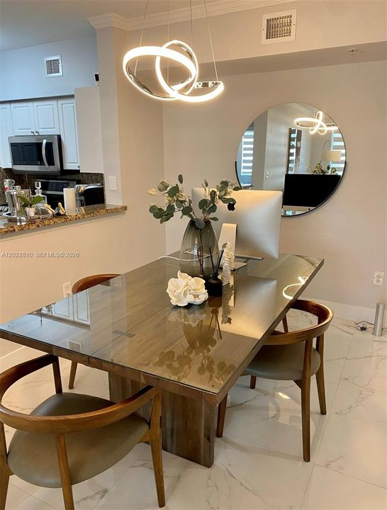 For Sale: $469,900 (2 beds, 2 baths, 1024 Square Feet)