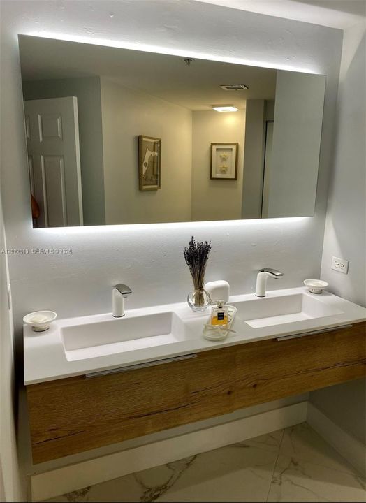For Sale: $469,900 (2 beds, 2 baths, 1024 Square Feet)