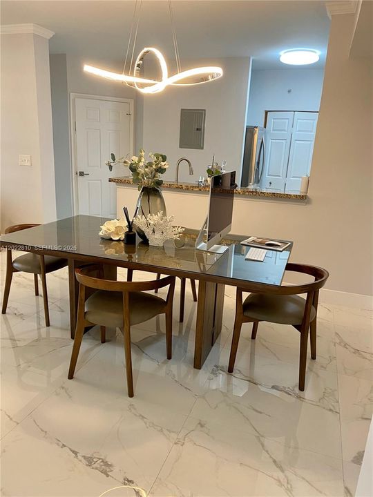 For Sale: $469,900 (2 beds, 2 baths, 1024 Square Feet)