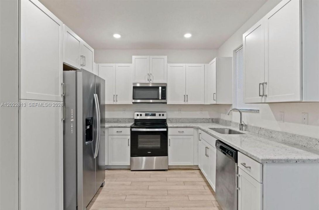 На продажу: $359,900 (3 спален, 2 ванн, 1302 Квадратных фут)