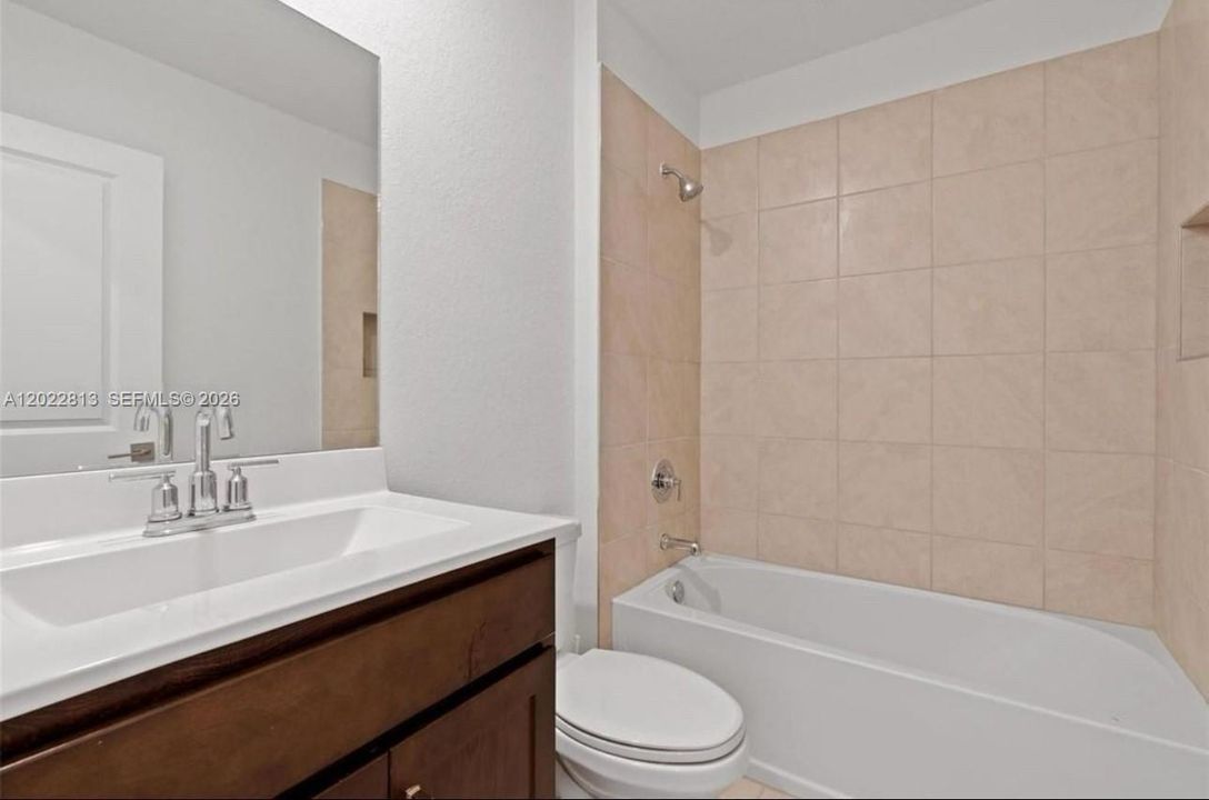 На продажу: $359,900 (3 спален, 2 ванн, 1302 Квадратных фут)