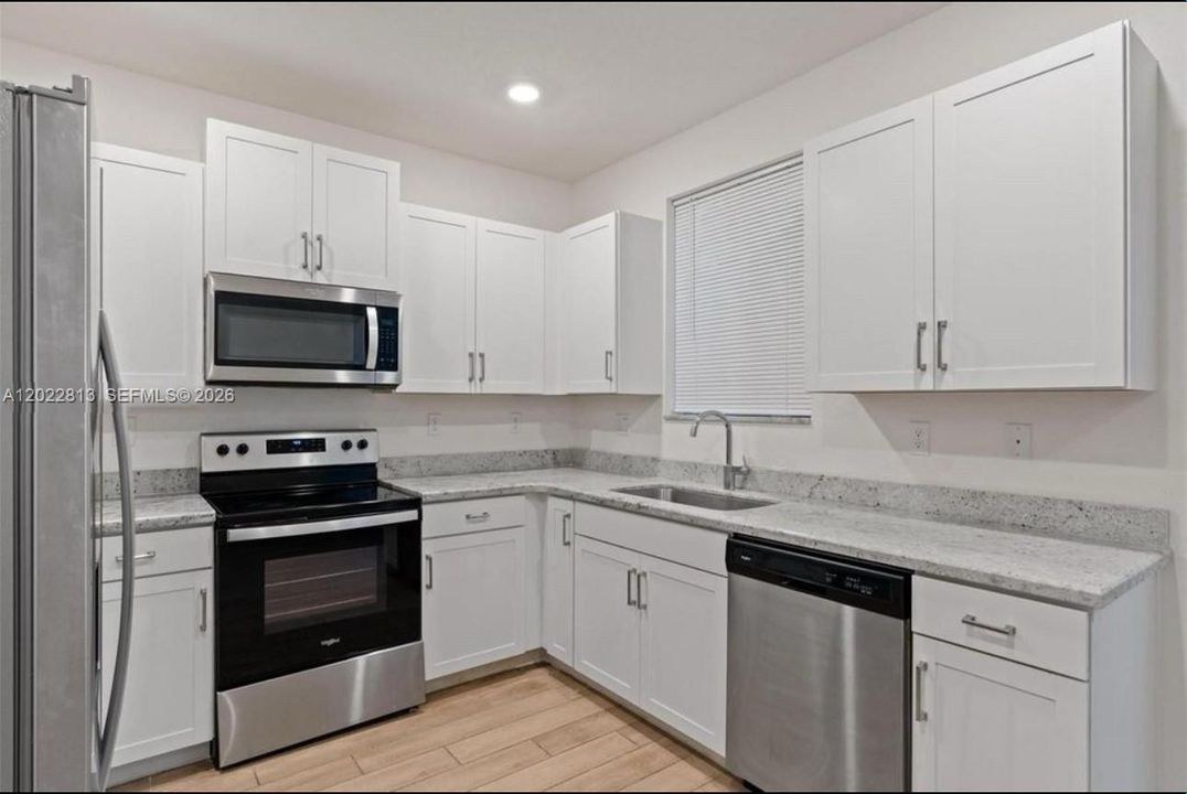 На продажу: $359,900 (3 спален, 2 ванн, 1302 Квадратных фут)