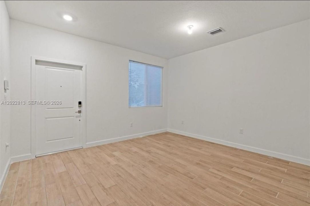 На продажу: $359,900 (3 спален, 2 ванн, 1302 Квадратных фут)