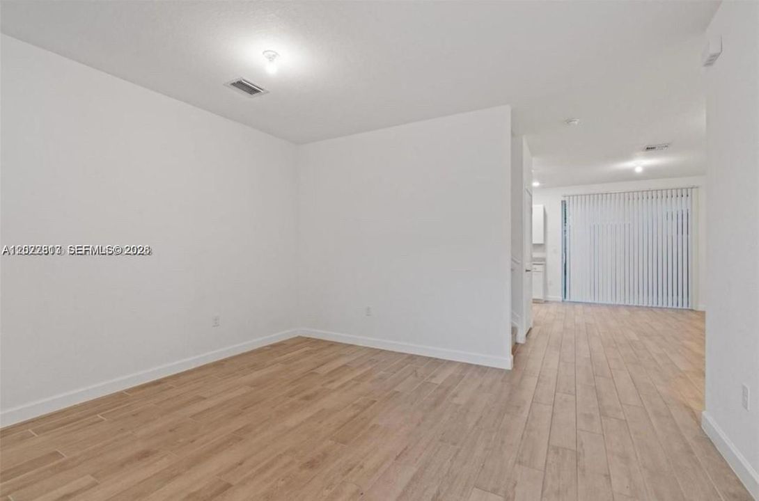 На продажу: $359,900 (3 спален, 2 ванн, 1302 Квадратных фут)
