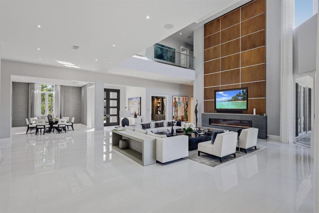 living room/dining room