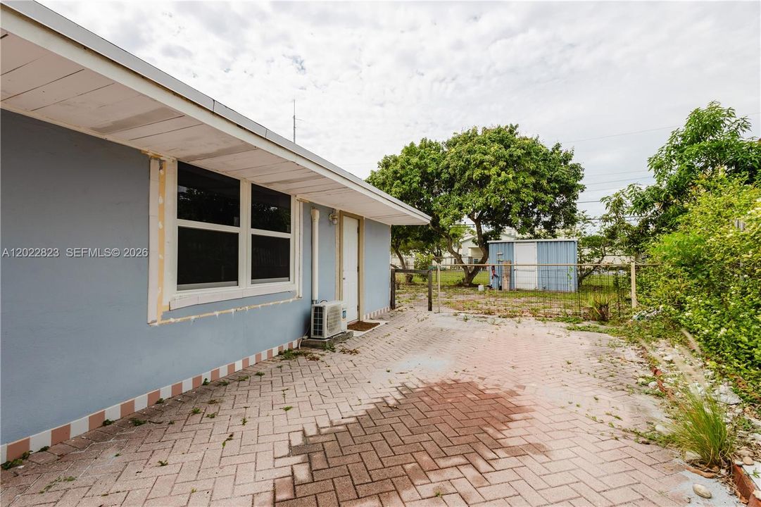 For Rent: $1,300 (1 beds, 1 baths, 1198 Square Feet)