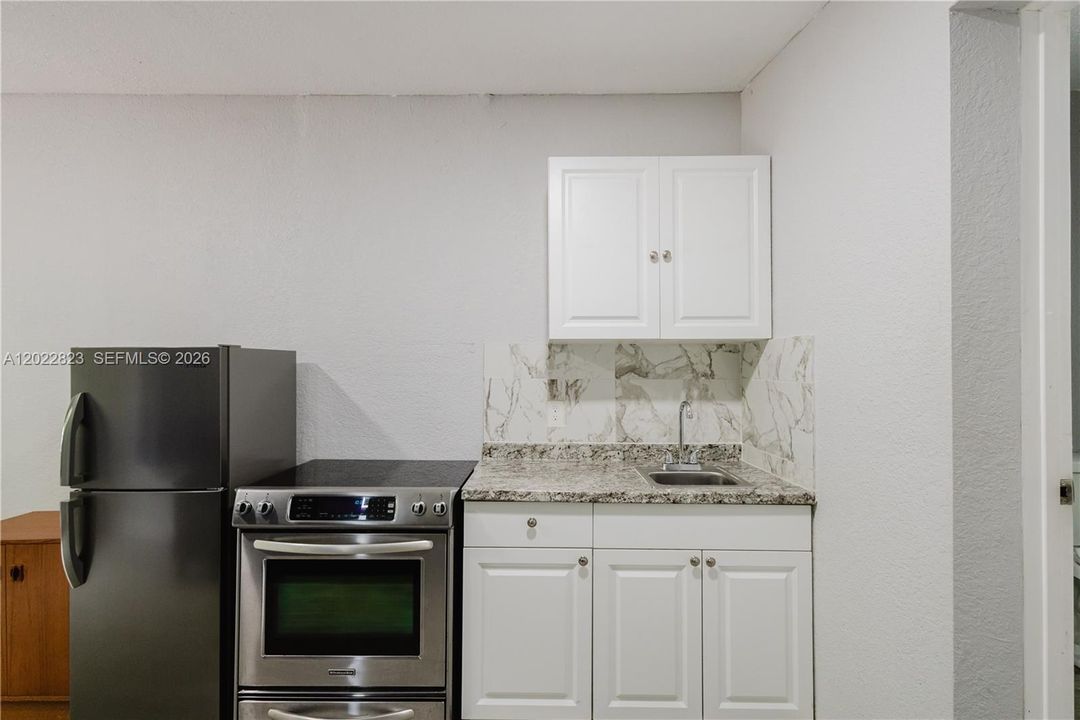 For Rent: $1,300 (1 beds, 1 baths, 1198 Square Feet)