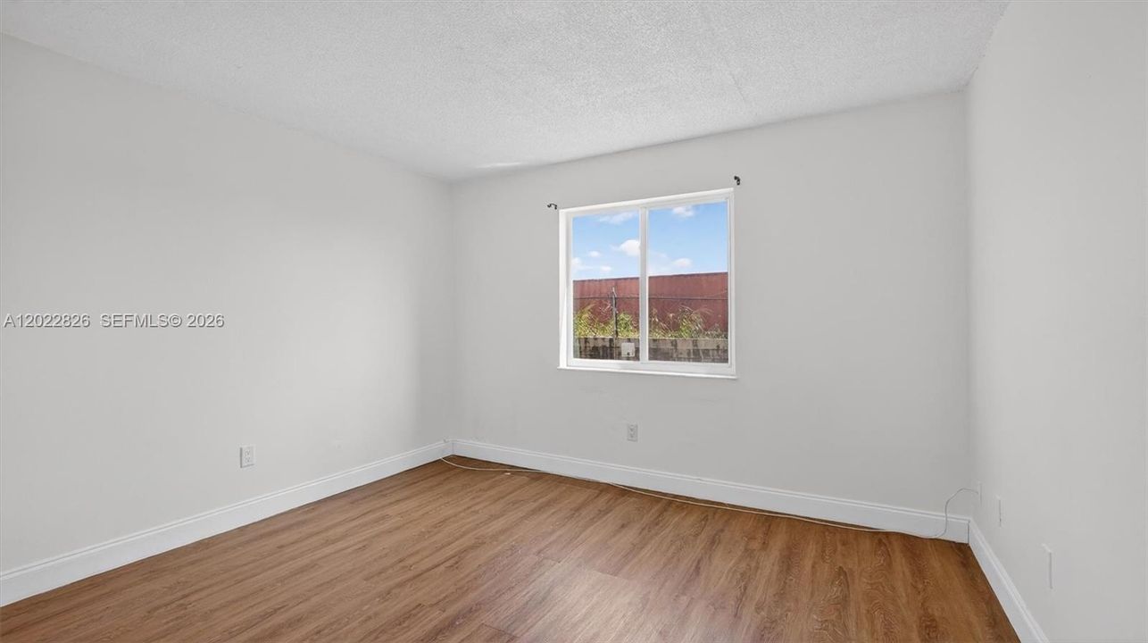 For Sale: $145,000 (2 beds, 1 baths, 1075 Square Feet)