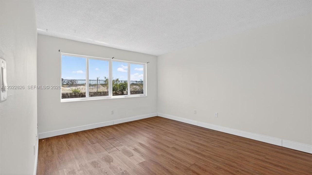 For Sale: $145,000 (2 beds, 1 baths, 1075 Square Feet)