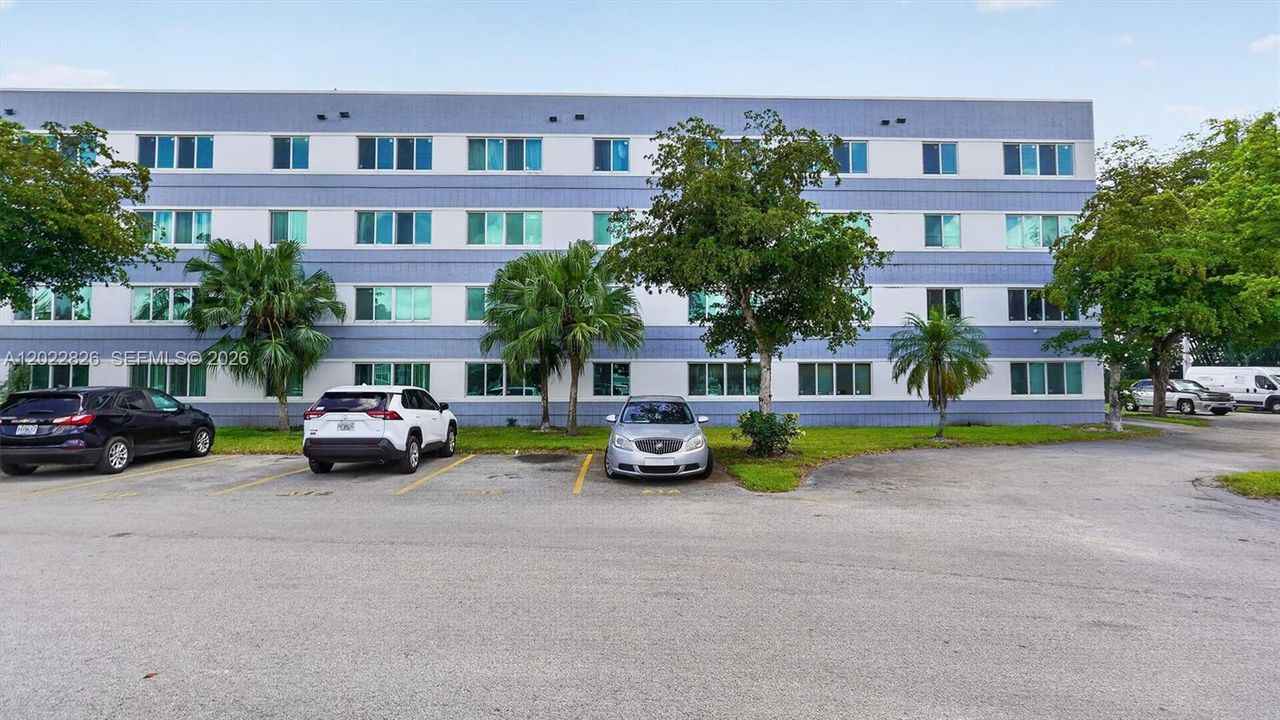 For Sale: $145,000 (2 beds, 1 baths, 1075 Square Feet)