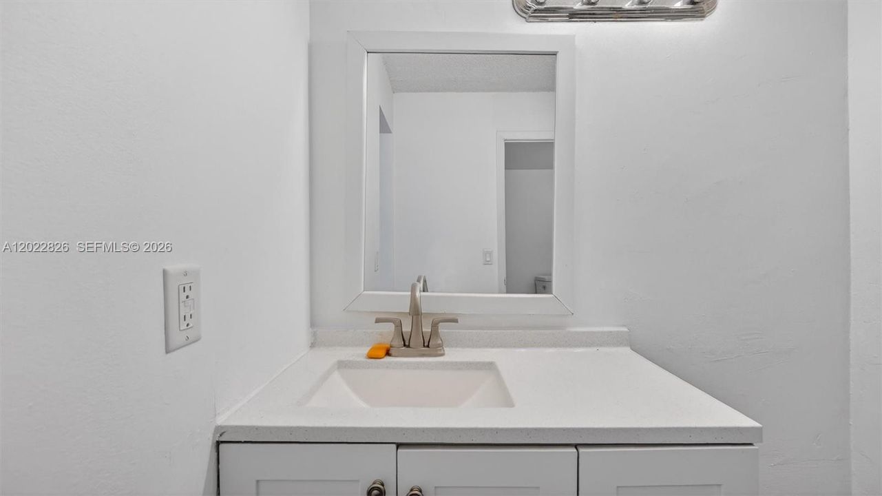 For Sale: $145,000 (2 beds, 1 baths, 1075 Square Feet)