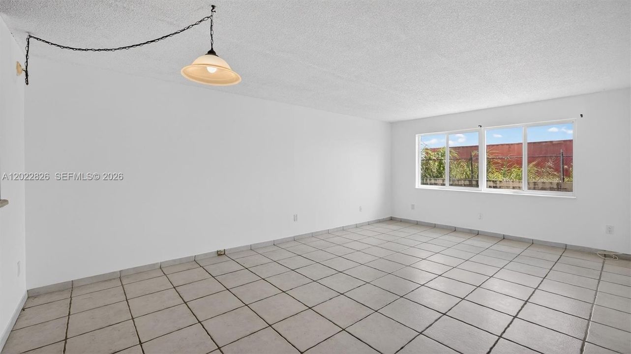 For Sale: $145,000 (2 beds, 1 baths, 1075 Square Feet)