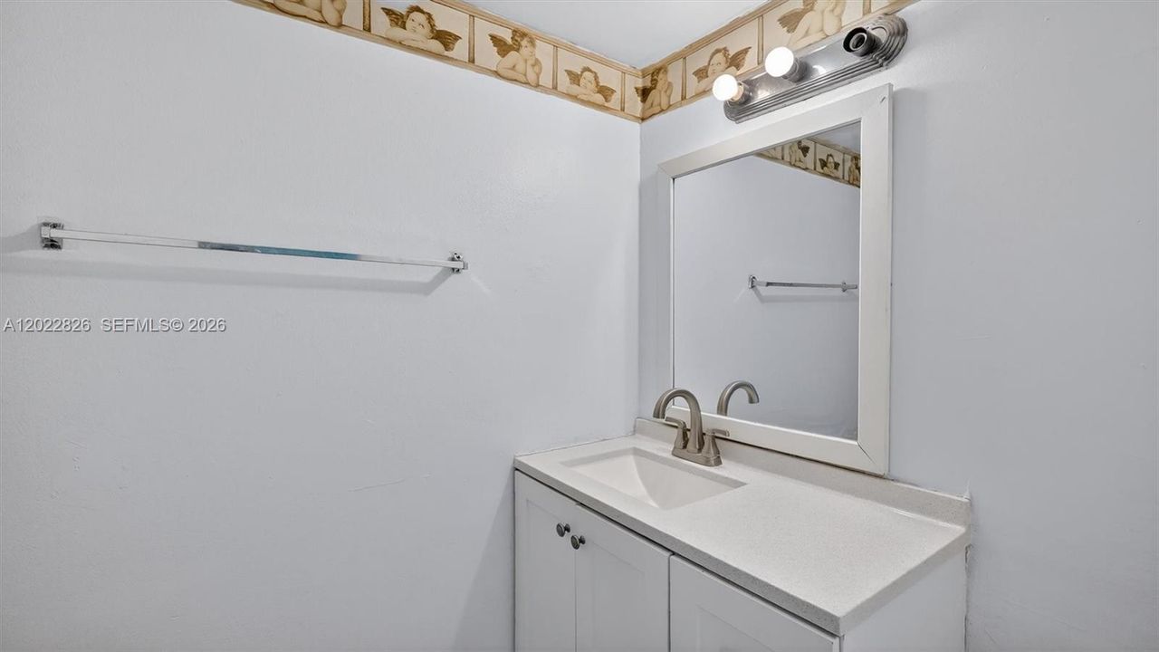 For Sale: $145,000 (2 beds, 1 baths, 1075 Square Feet)