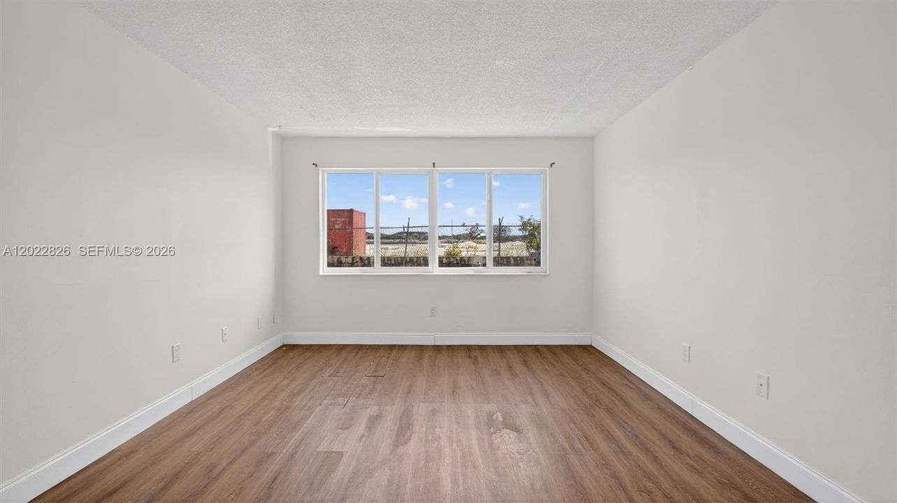 For Sale: $145,000 (2 beds, 1 baths, 1075 Square Feet)