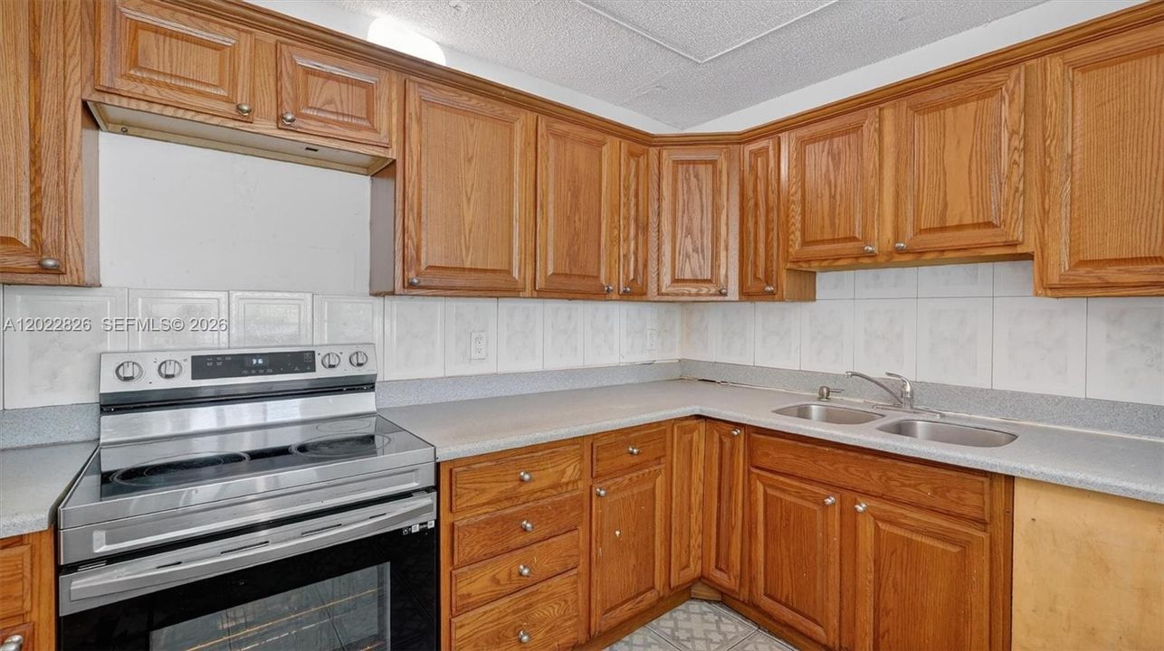 For Sale: $145,000 (2 beds, 1 baths, 1075 Square Feet)
