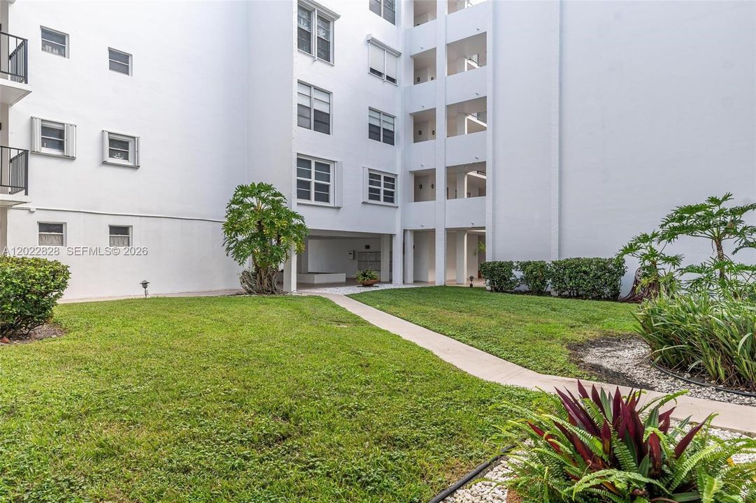 For Sale: $229,900 (2 beds, 2 baths, 1350 Square Feet)