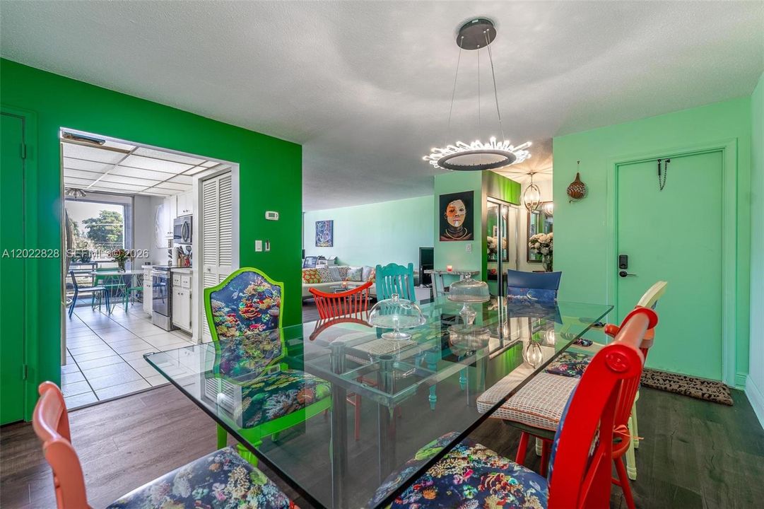 For Sale: $229,900 (2 beds, 2 baths, 1350 Square Feet)