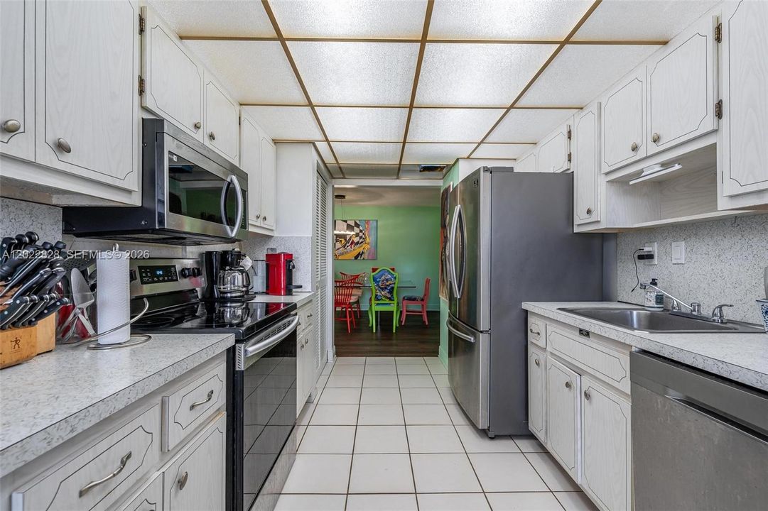 For Sale: $229,900 (2 beds, 2 baths, 1350 Square Feet)