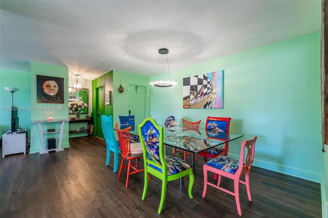 For Sale: $229,900 (2 beds, 2 baths, 1350 Square Feet)