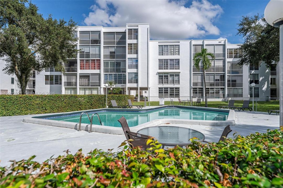 For Sale: $229,900 (2 beds, 2 baths, 1350 Square Feet)