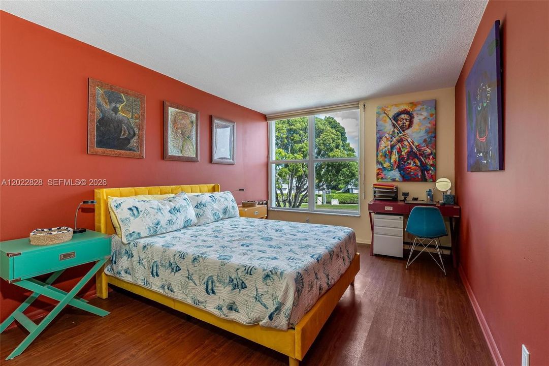 For Sale: $229,900 (2 beds, 2 baths, 1350 Square Feet)