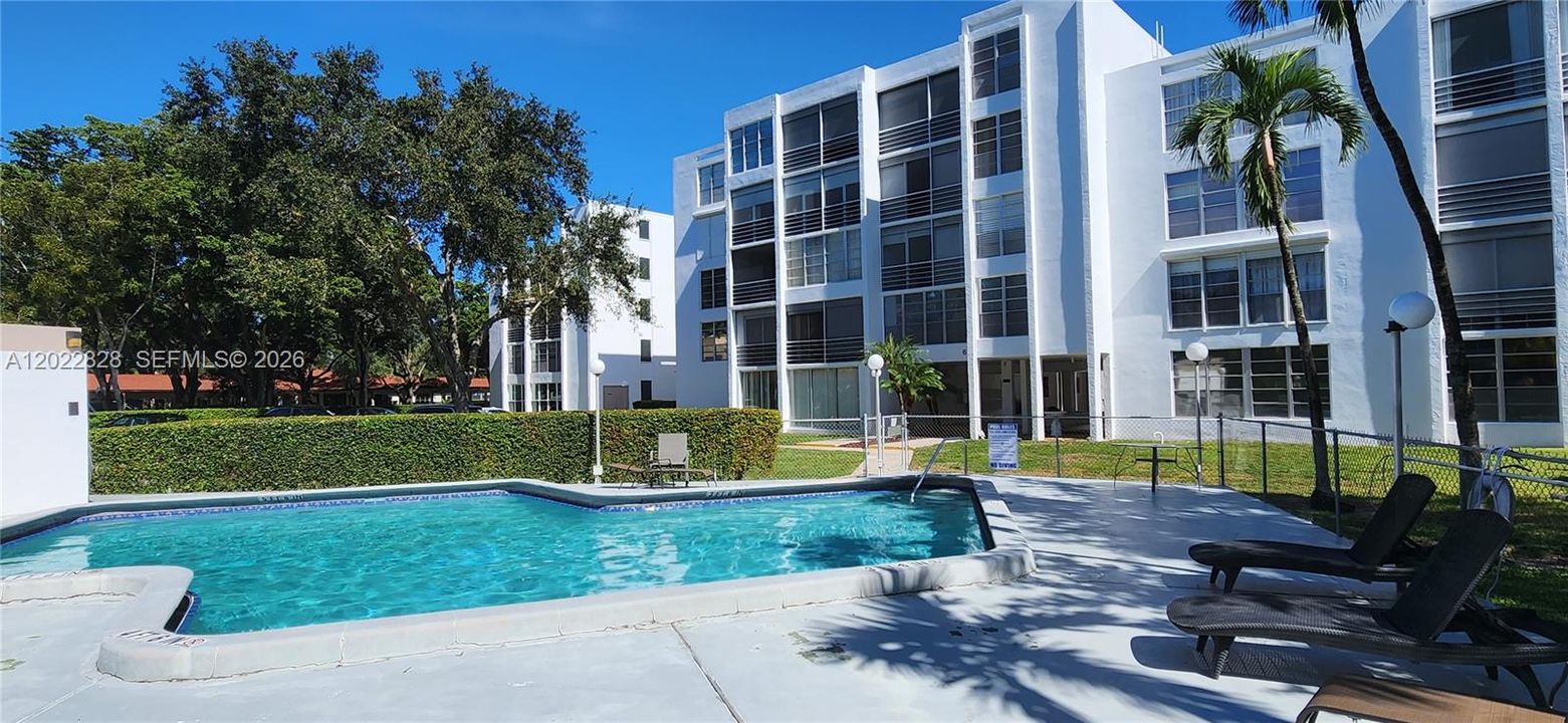 For Sale: $229,900 (2 beds, 2 baths, 1350 Square Feet)