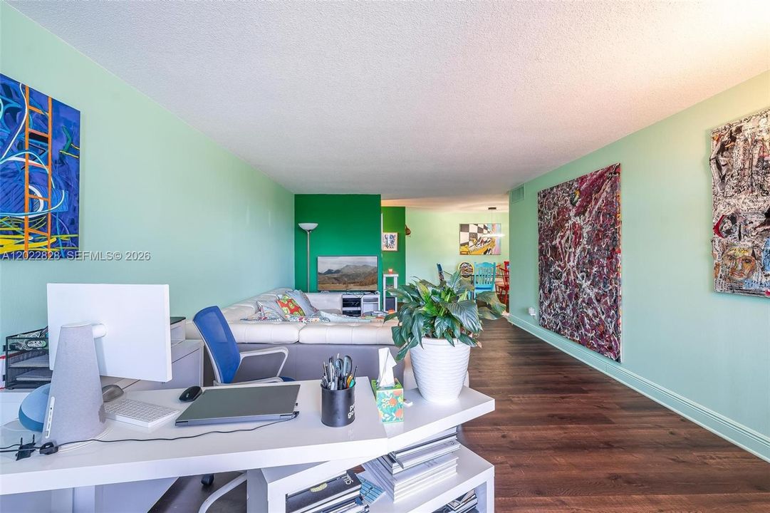 For Sale: $229,900 (2 beds, 2 baths, 1350 Square Feet)