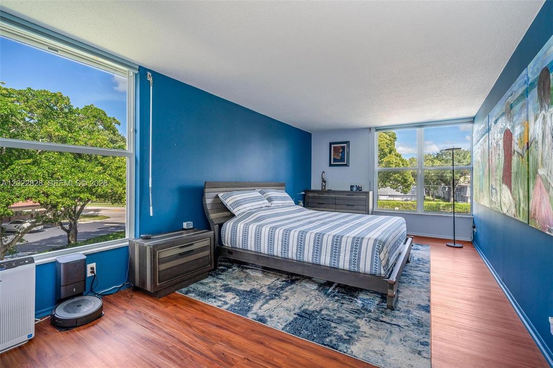 For Sale: $229,900 (2 beds, 2 baths, 1350 Square Feet)