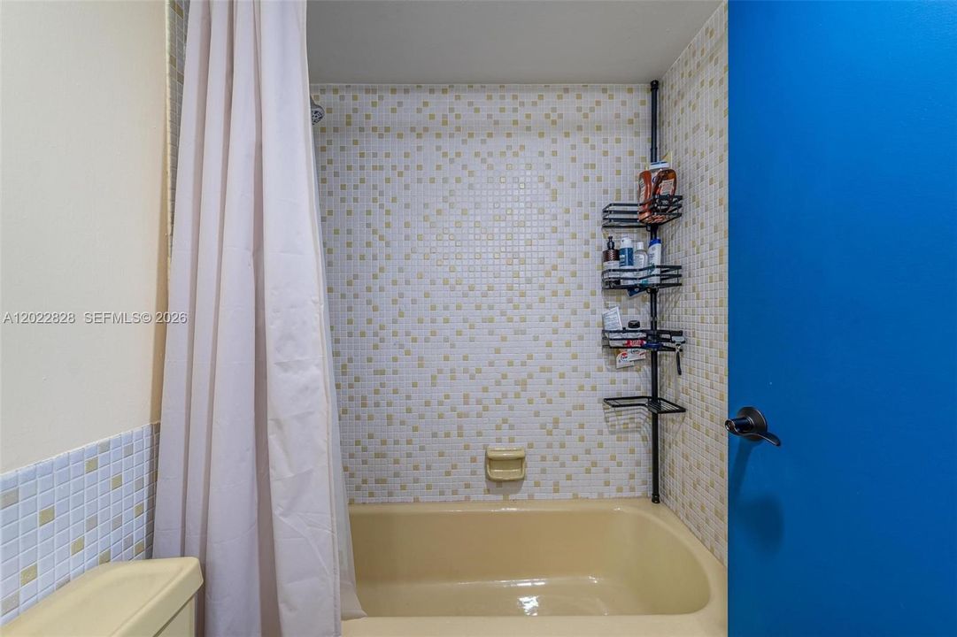 For Sale: $229,900 (2 beds, 2 baths, 1350 Square Feet)
