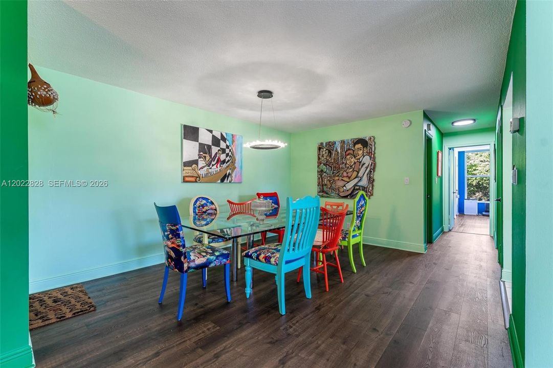 For Sale: $229,900 (2 beds, 2 baths, 1350 Square Feet)