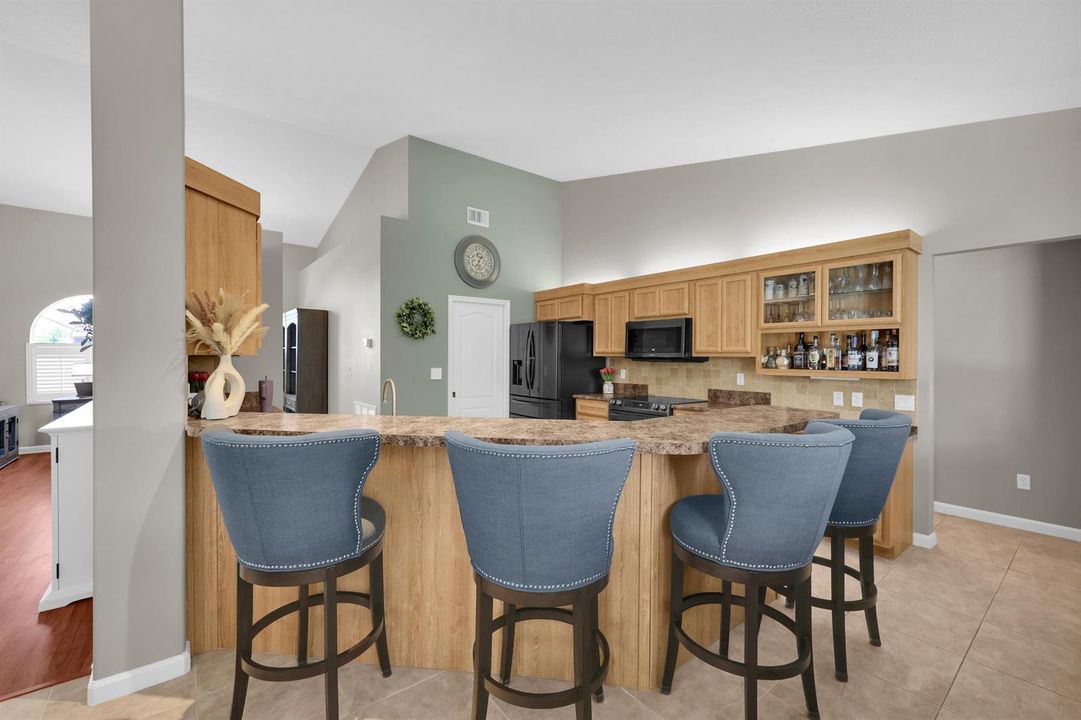 Large Kitchen Bar