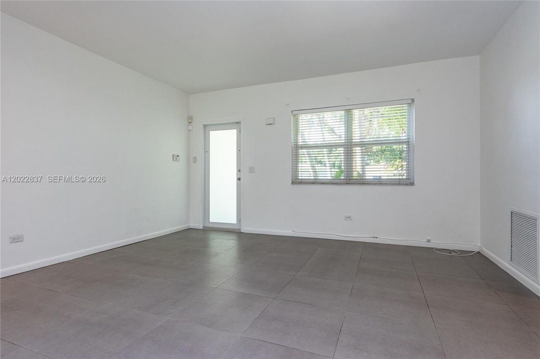 В аренду: $5,950 (3 спален, 2 ванн, 1500 Квадратных фут)