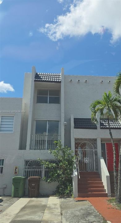 For Rent: $4,000 (5 beds, 3 baths, 2010 Square Feet)