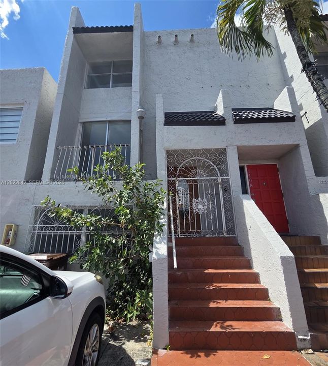 For Rent: $4,000 (5 beds, 3 baths, 2010 Square Feet)