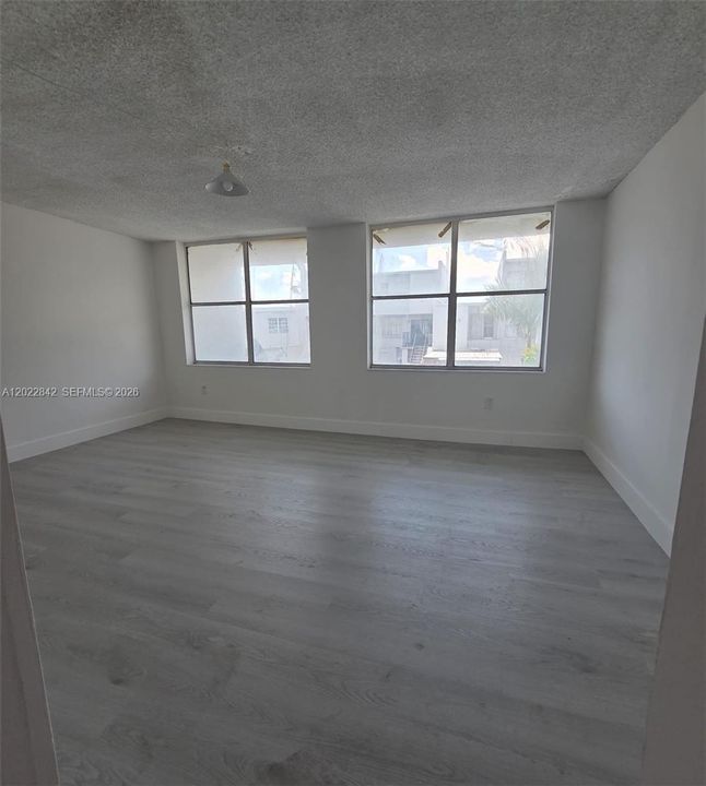 For Rent: $4,000 (5 beds, 3 baths, 2010 Square Feet)