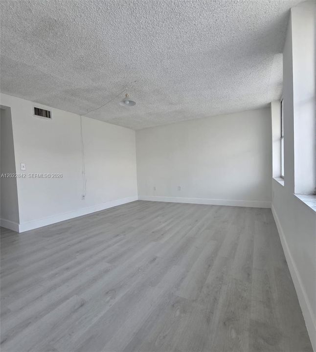 For Rent: $4,000 (5 beds, 3 baths, 2010 Square Feet)