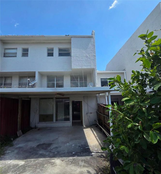 For Rent: $4,000 (5 beds, 3 baths, 2010 Square Feet)
