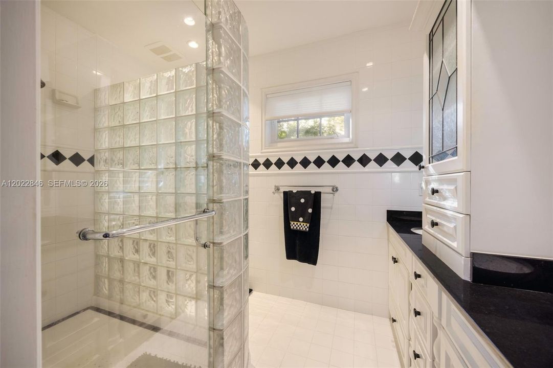 En Renta: $7,500 (5 camas, 4 baños, 3058 Pies cuadrados)