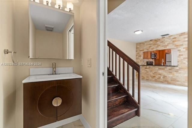 For Rent: $3,250 (3 beds, 2 baths, 1666 Square Feet)