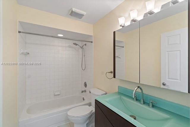 For Rent: $3,250 (3 beds, 2 baths, 1666 Square Feet)